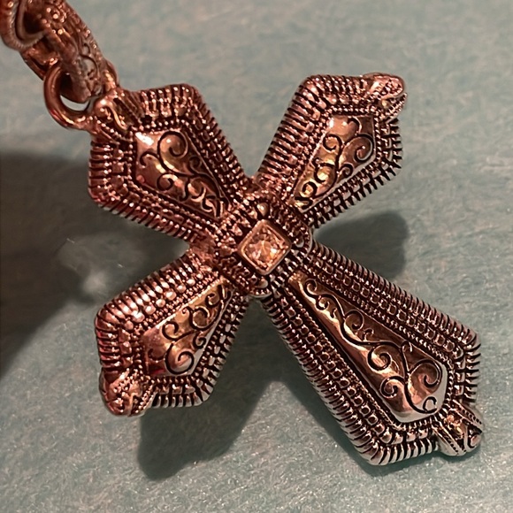 Silver Plated Cross Lightweight 18”-21” - Picture 8 of 8